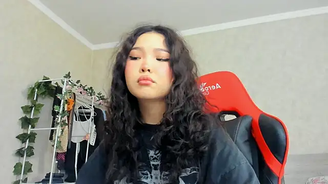 Snapshot of wastforu chatting on 02.18.25 wastforu online show from 02.18.25