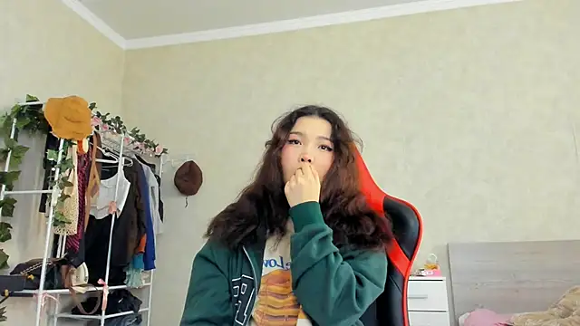 Snapshot of wastforu chatting on 03.19.25 wastforu online show from 03.19.25