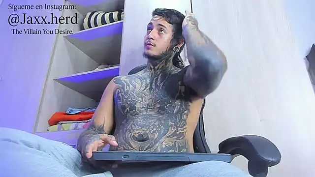 Snapshot of JAXXXONHERD chatting on 10.28.25 JAXXXONHERD online show from 10.28.25