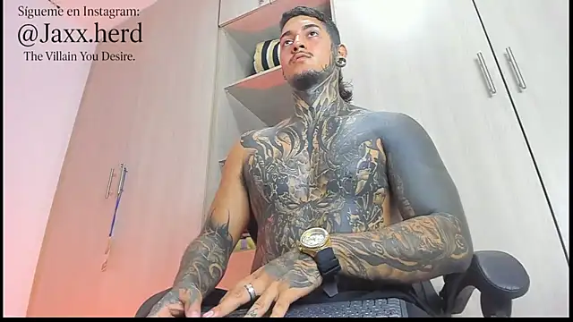 Snapshot of JAXXXONHERD chatting on 10.30.25 JAXXXONHERD online show from 10.30.25