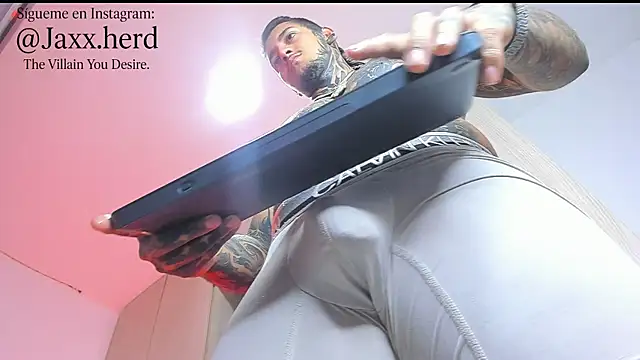 Snapshot of JAXXXONHERD chatting on 11.08.25 JAXXXONHERD online show from 11.08.25