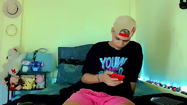 Liamscott  online show from 04.18.26