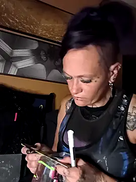 renegade vyxxen online show from 04.21.26