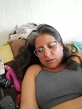 Snapshot of LucifernandaSw chatting on 01.14.25 LucifernandaSw online show from 01.14.25