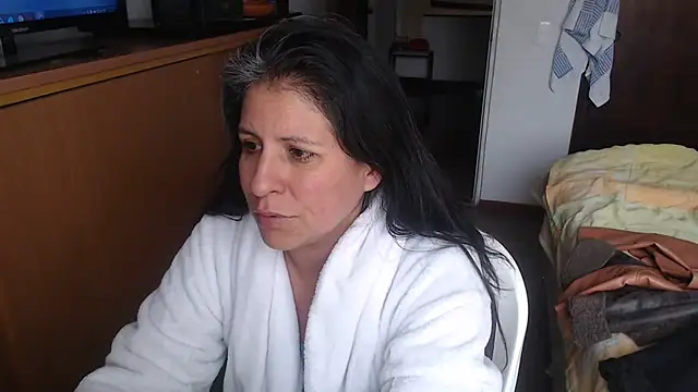 Snapshot of LucifernandaSw chatting on 02.05.25 LucifernandaSw online show from 02.05.25