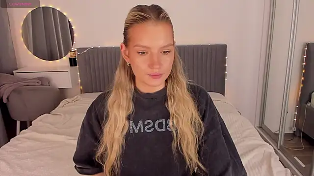 CassieRayss online show from 04.18.26