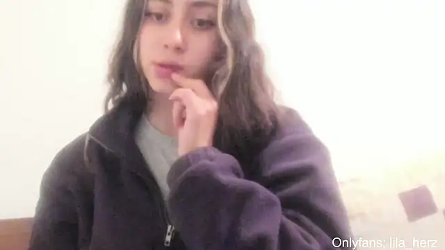 Snapshot of Liherz chatting on 12.21.24 Liherz online show from 12.21.24