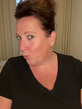 Snapshot of xsexycurvymilf chatting on 10.08.25 xsexycurvymilf online show from 10.08.25