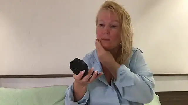 EmmaInLove23 online show from 02.06.25