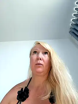 EmmaInLove23 online show from 09.14.25