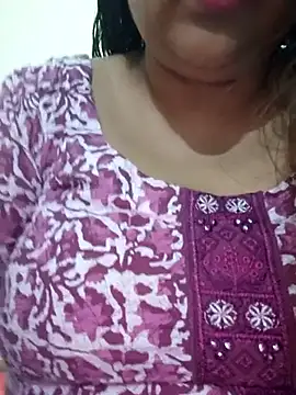 Snapshot of _Redwine_ chatting on 02.21.25 Redwine online show from 02.21.25