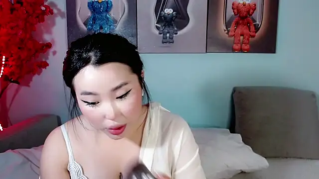 Snapshot of ichiben chatting on 01.22.25 ichiben online show from 01.22.25