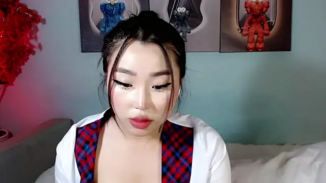 Snapshot of ichiben chatting on 01.28.25 ichiben online show from 01.28.25