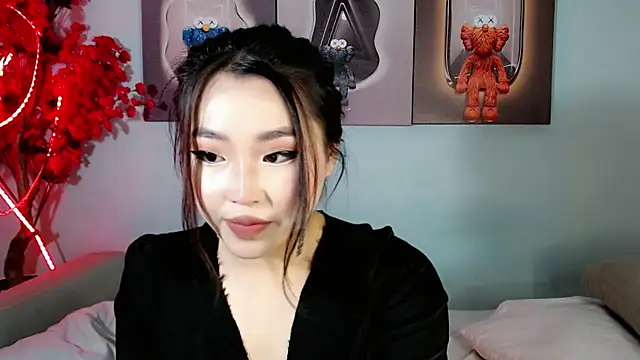 Snapshot of ichiben chatting on 02.26.25 ichiben online show from 02.26.25