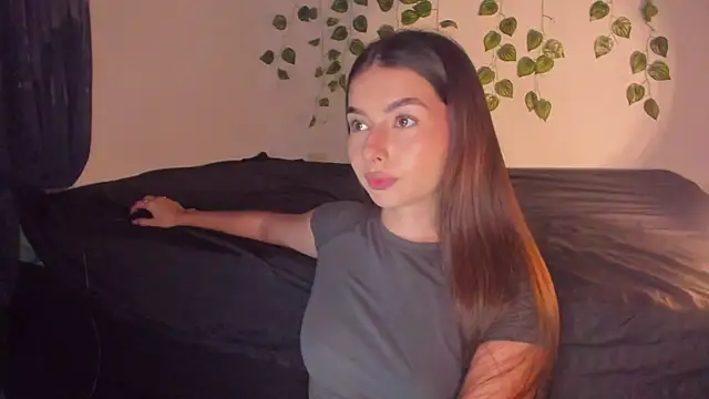 Snapshot of Coralinee_01 chatting on 12.27.24 Coralinee 01 online show from 12.27.24