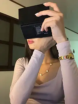 Coralinee 01 online show from 05.16.26