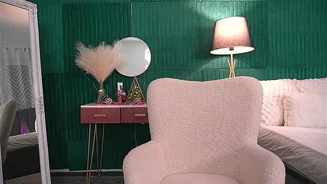 HaileyMoonn online show from 12.19.25