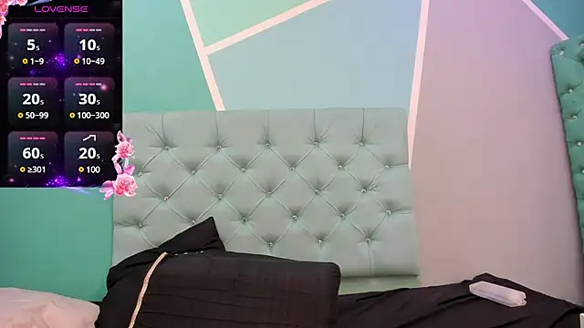 Snapshot of AlondraFerri1 chatting on 12.15.24 AlondraFerri1 online show from 12.15.24