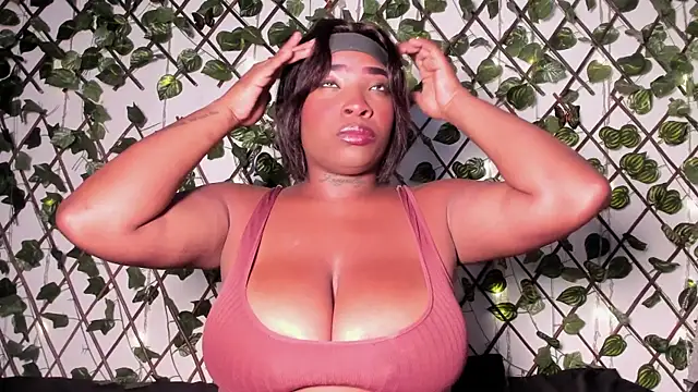 Snapshot of AlondraFerri1 chatting on 12.16.25 AlondraFerri1 online show from 12.16.25