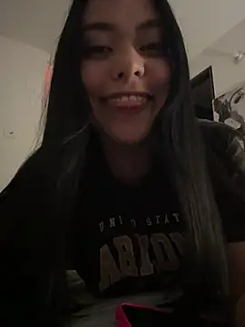 Snapshot of PetitLumiere chatting on 01.14.25 PetitLumiere online show from 01.14.25