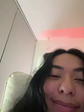 Snapshot of PetitLumiere chatting on 01.18.25 PetitLumiere online show from 01.18.25