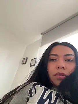 Snapshot of PetitLumiere chatting on 02.07.25 PetitLumiere online show from 02.07.25