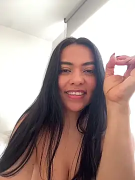 Snapshot of PetitLumiere chatting on 02.13.25 PetitLumiere online show from 02.13.25