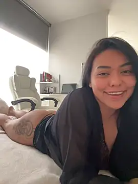 Snapshot of PetitLumiere chatting on 02.14.25 PetitLumiere online show from 02.14.25