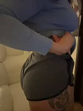 Snapshot of PetitLumiere chatting on 02.17.25 PetitLumiere online show from 02.17.25