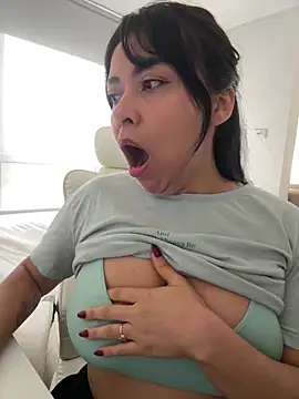 Snapshot of PetitLumiere chatting on 03.07.25 PetitLumiere online show from 03.07.25