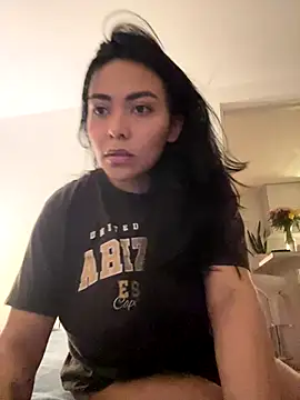 Snapshot of PetitLumiere chatting on 09.30.25 PetitLumiere online show from 09.30.25