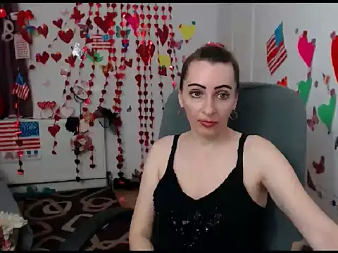 Snapshot of EvelynAngell chatting on 02.05.25 EvelynAngell online show from 02.05.25