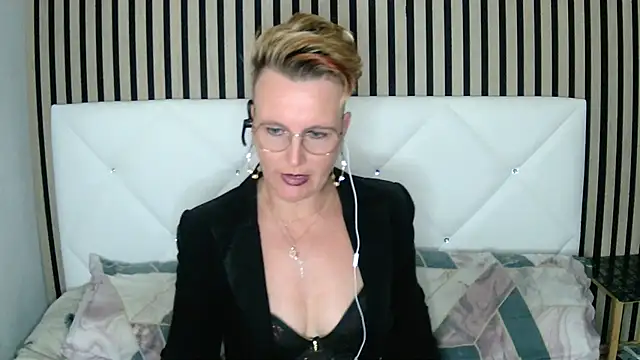 Snapshot of xxNoeliaxx chatting on 12.22.24 xxNoeliaxx online show from 12.22.24