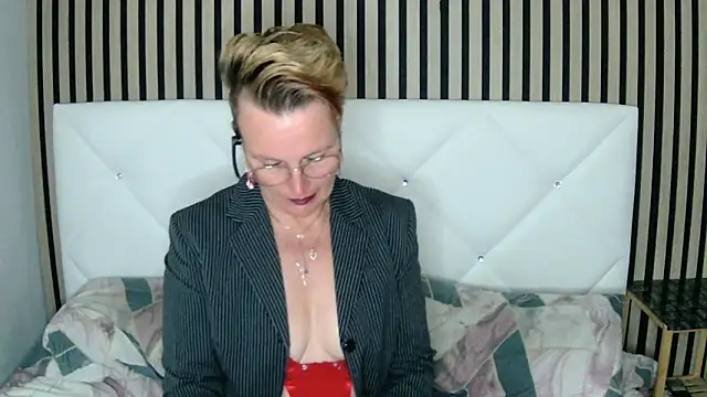 Snapshot of xxNoeliaxx chatting on 02.04.25 xxNoeliaxx online show from 02.04.25