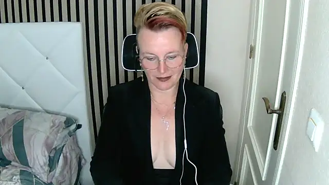 Snapshot of xxNoeliaxx chatting on 03.14.25 xxNoeliaxx online show from 03.14.25