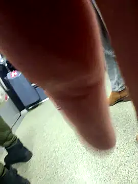 Snapshot of molozeb chatting on 12.17.25 molozeb online show from 12.17.25