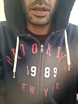 Snapshot of molozeb chatting on 12.20.25 molozeb online show from 12.20.25