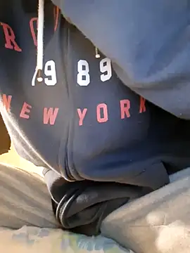 Snapshot of molozeb chatting on 12.22.25 molozeb online show from 12.22.25