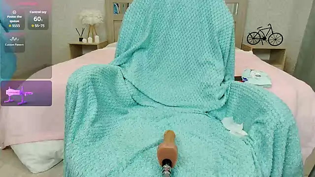 Snapshot of oliviiaa chatting on 09.19.25 oliviiaa online show from 09.19.25