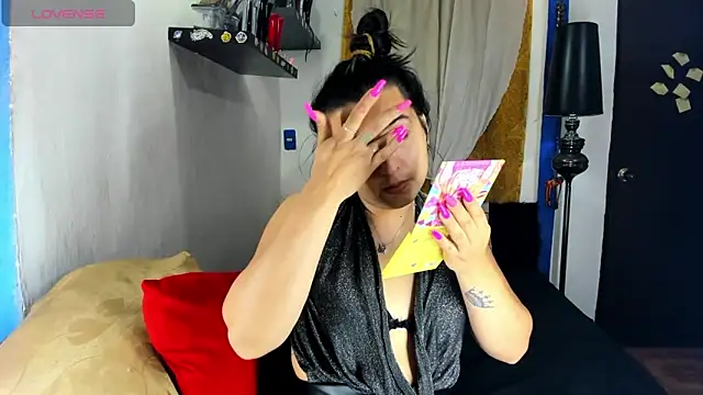 SARAMISHA online show from 10.21.25