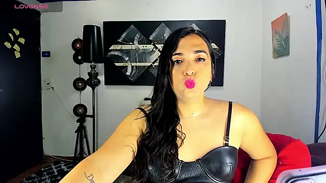 SARAMISHA online show from 01.12.26