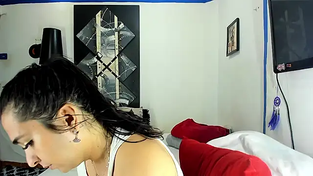 SARAMISHA online show from 04.17.26