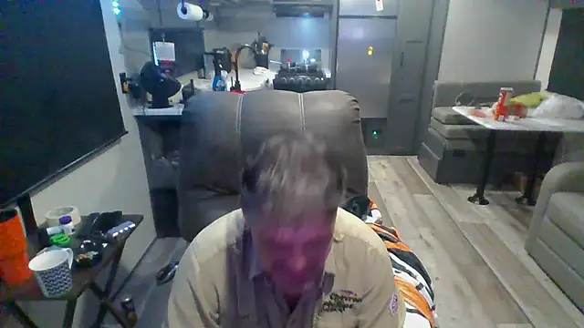 Snapshot of lateniter chatting on 09.09.25 lateniter online show from 09.09.25