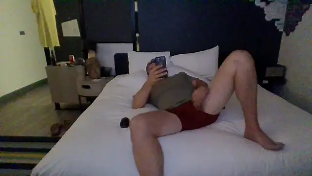 Snapshot of lateniter chatting on 10.15.25 lateniter online show from 10.15.25