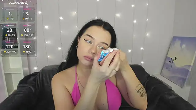 Lori  Hell online show from 11.28.25