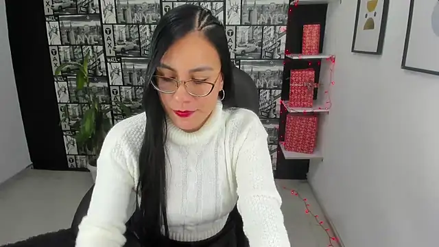 Snapshot of Agata-Moon chatting on 01.04.25 Agata-Moon online show from 01.04.25