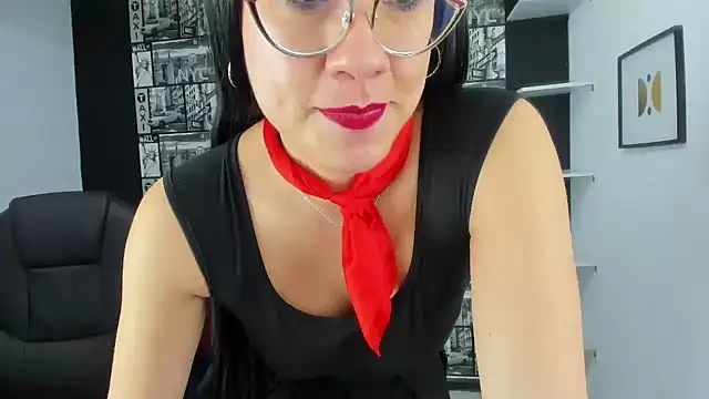 Snapshot of Agata-Moon chatting on 01.14.25 Agata-Moon online show from 01.14.25