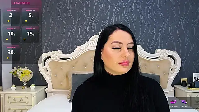 Snapshot of Lauren_Saint chatting on 12.27.24 Lauren Saint online show from 12.27.24