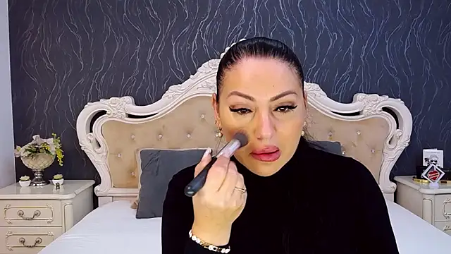 Lauren Saint online show from 12.16.25