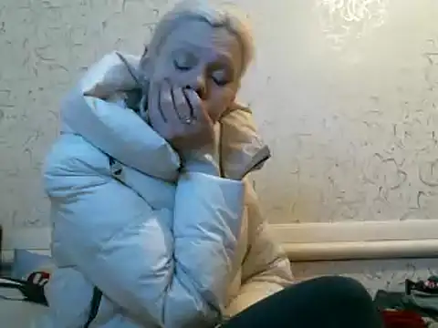 Snapshot of Julie_Silver chatting on 02.10.25 Julie Silver online show from 02.10.25